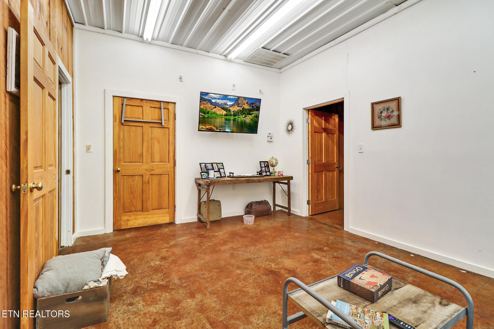 9988 Upper East Valley Road Pikeville TN 37367