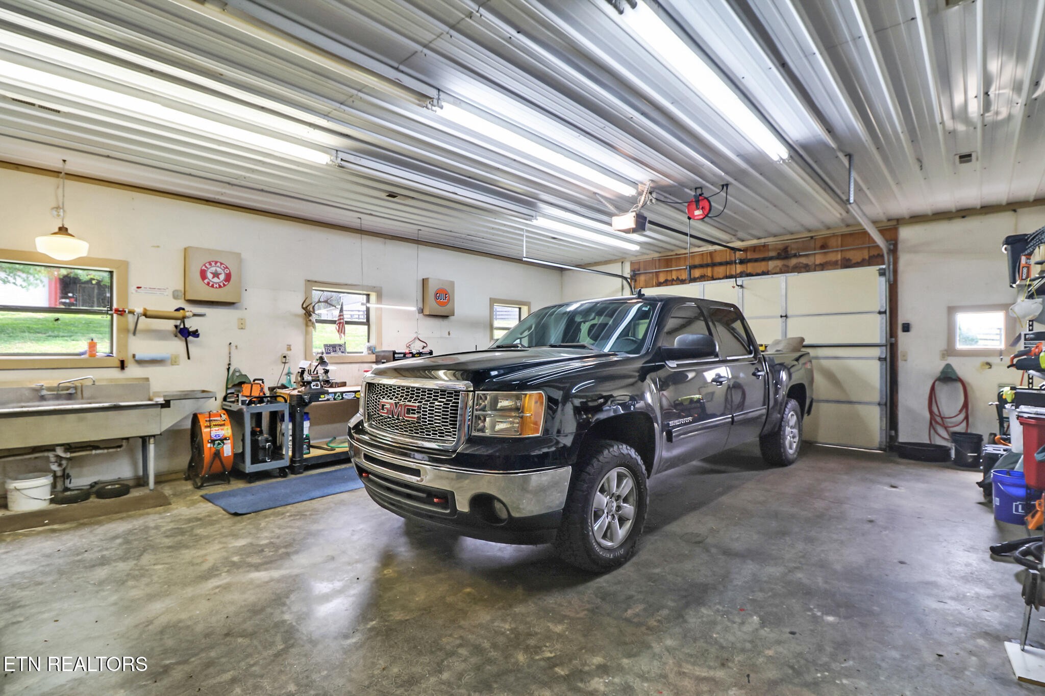 9988 Upper East Valley Road Pikeville TN 37367