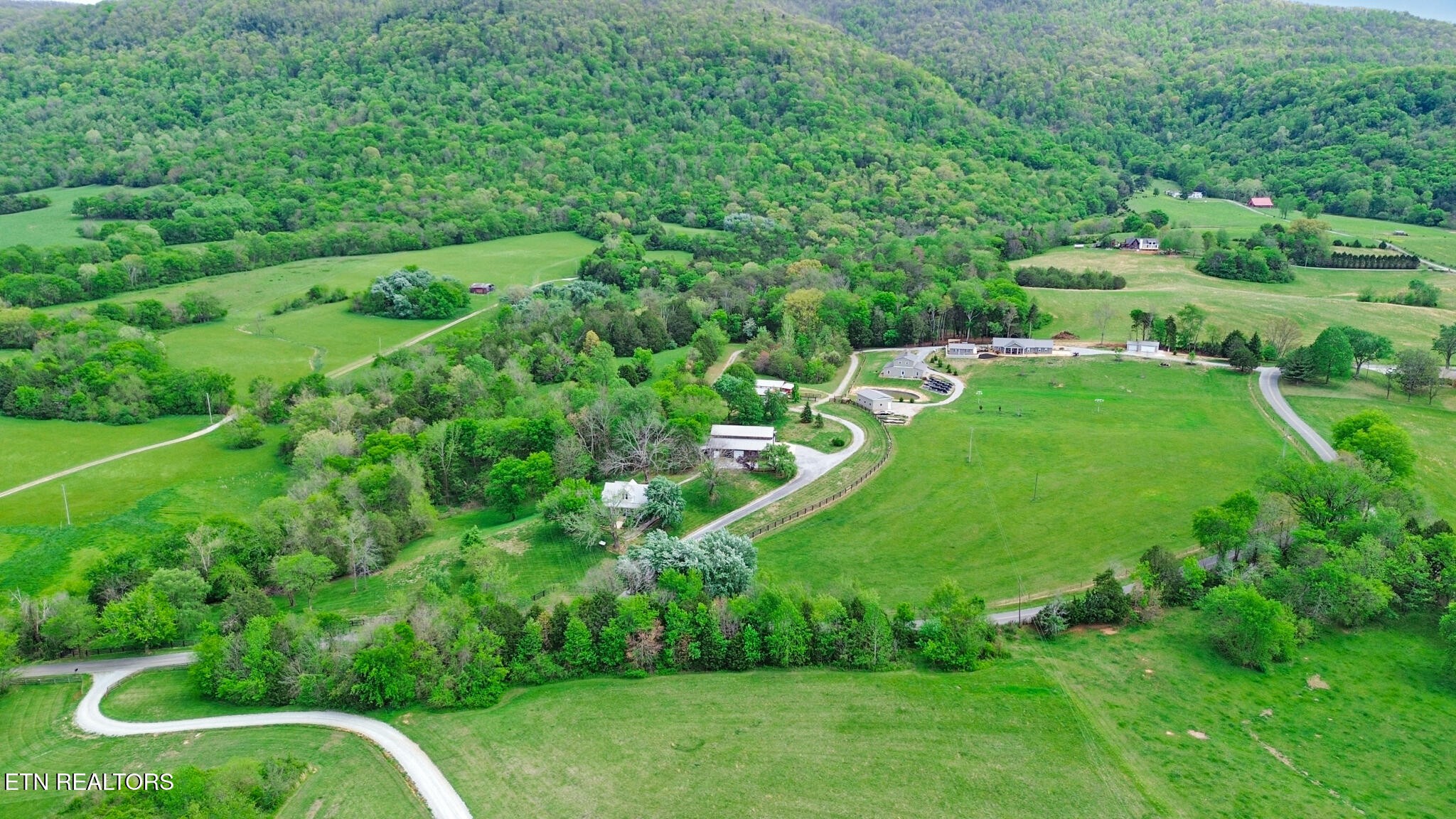 9988 Upper East Valley Road Pikeville TN 37367