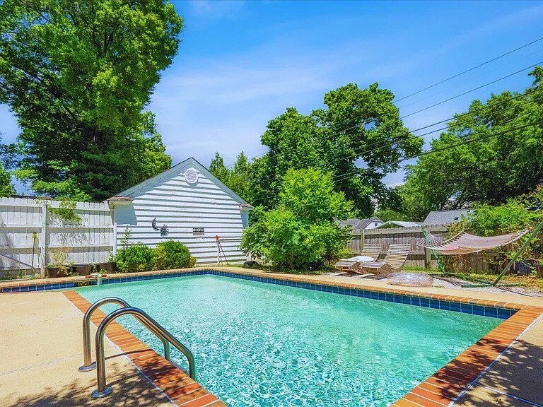 816 Charles Place Memphis TN 38112