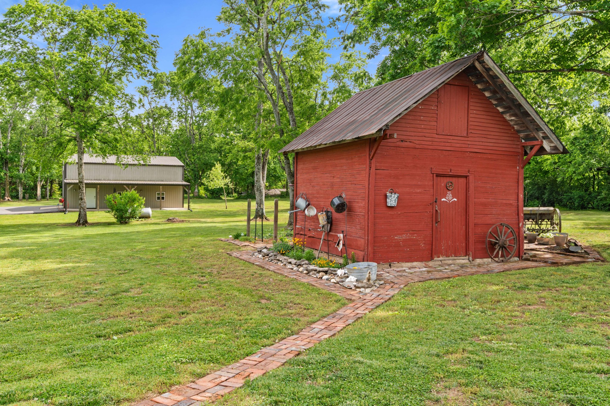 587A Douglas Lane Gallatin TN 37066