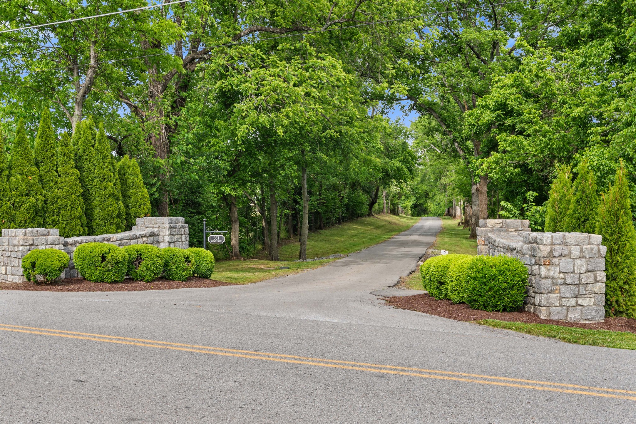 587A Douglas Lane Gallatin TN 37066