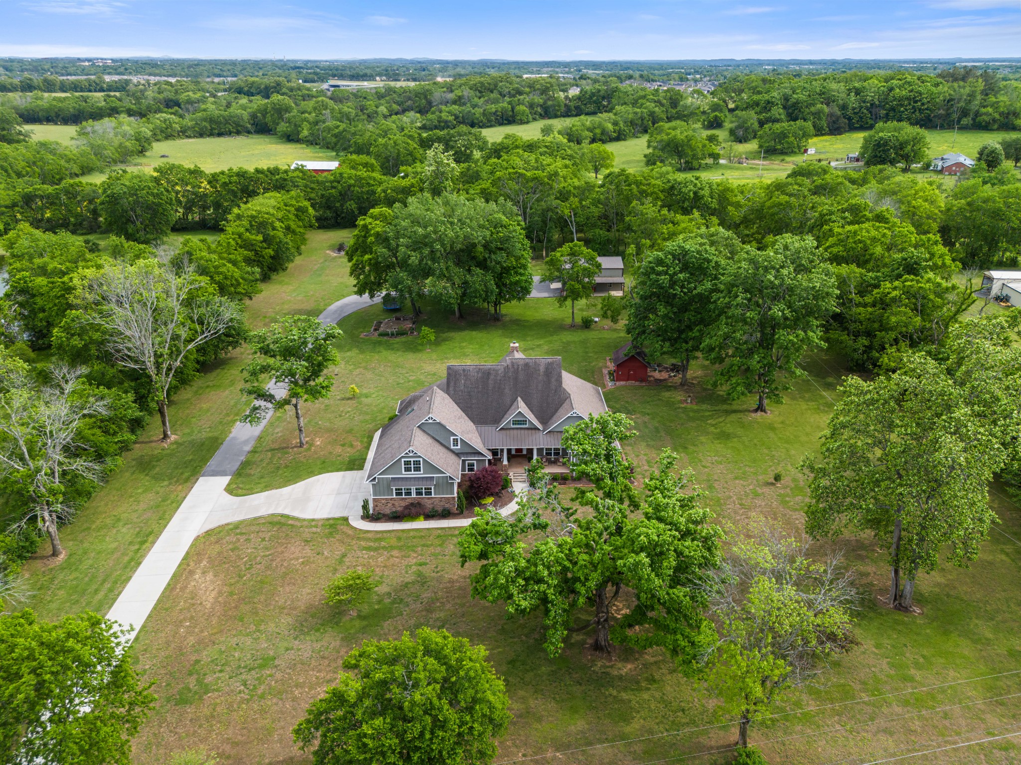 587A Douglas Lane Gallatin TN 37066