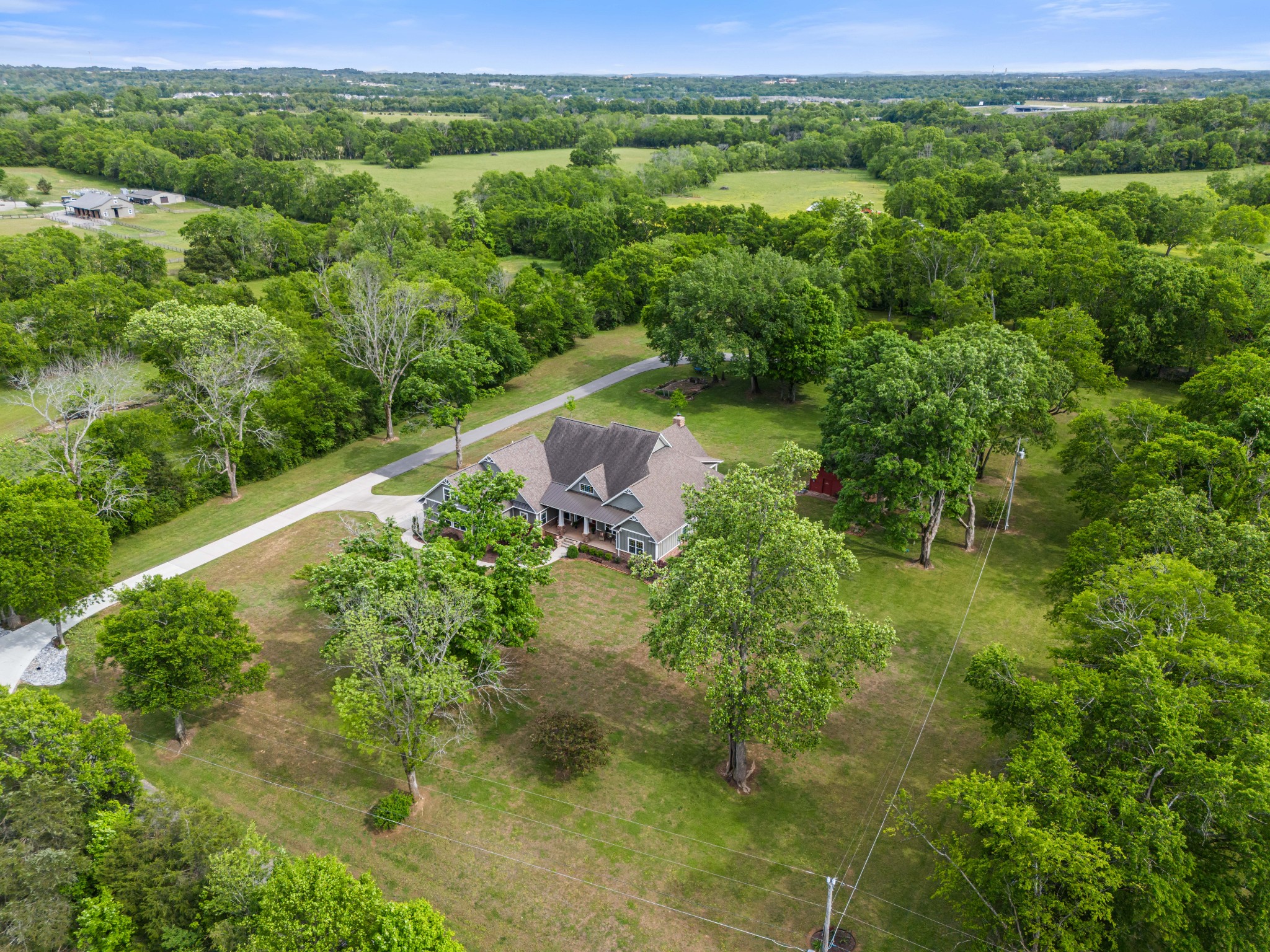 587A Douglas Lane Gallatin TN 37066