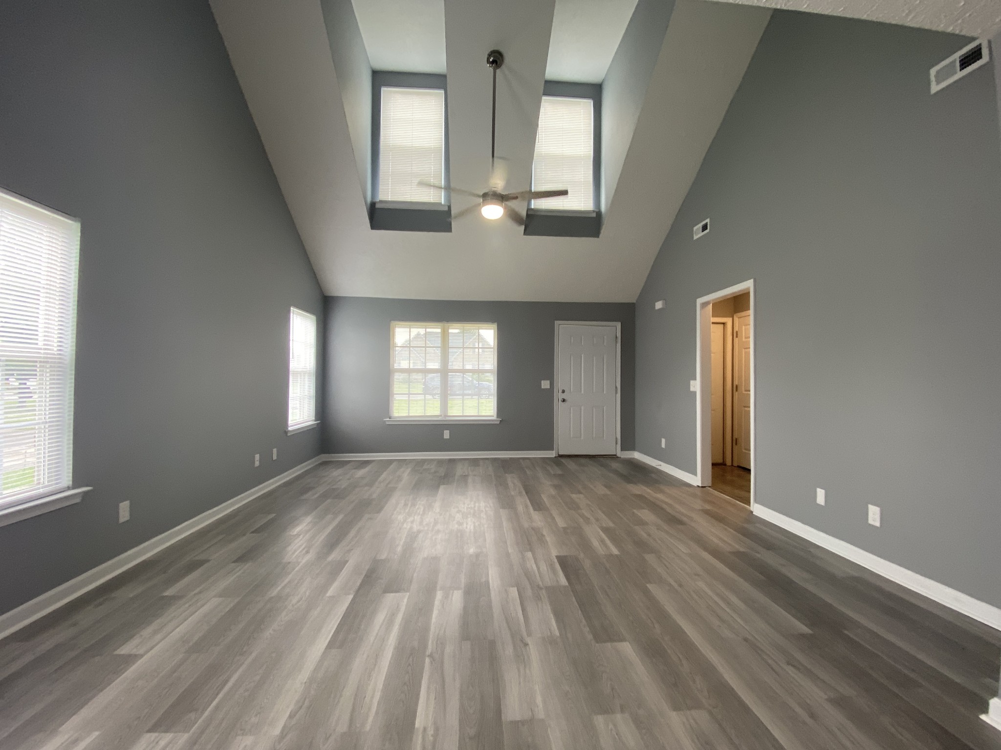 2909 Ridgewood Dr, NE Christiana TN 37037