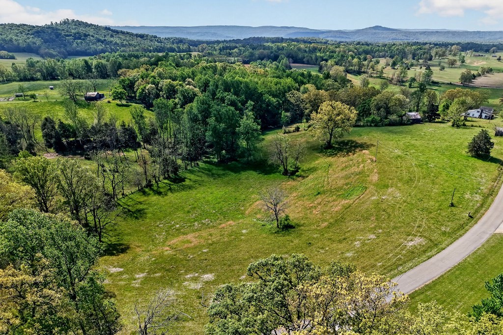 515 Jericho Road Quebeck TN 38579