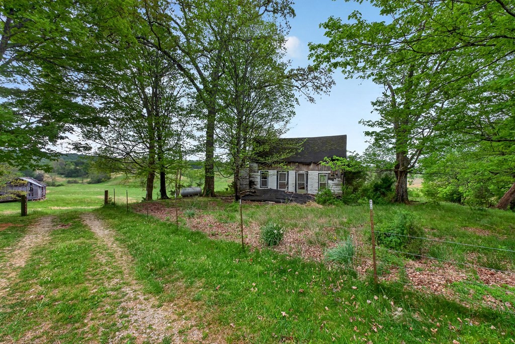 515 Jericho Road Quebeck TN 38579