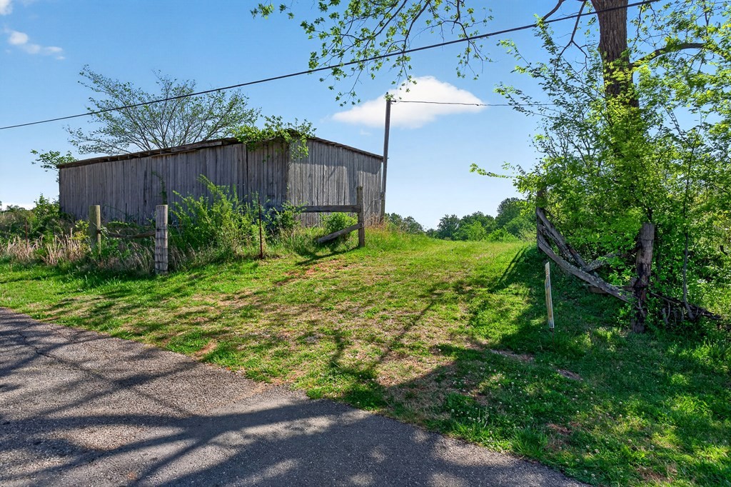 515 Jericho Road Quebeck TN 38579