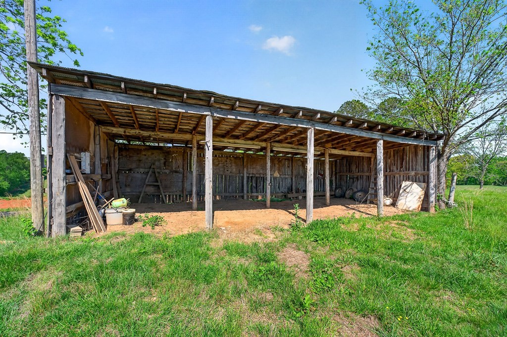 515 Jericho Road Quebeck TN 38579