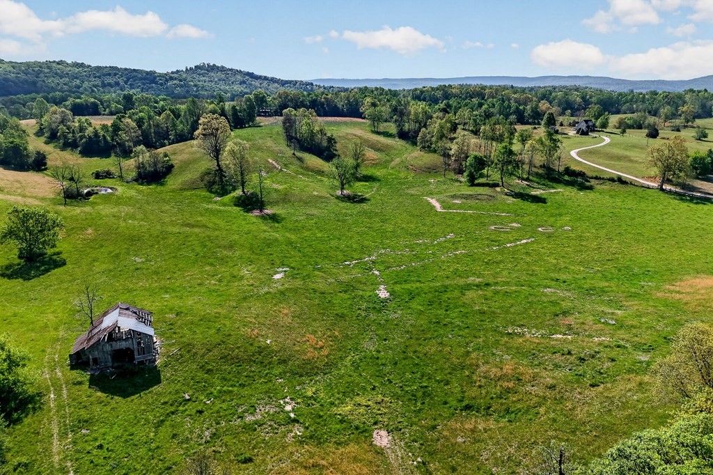 515 Jericho Road Quebeck TN 38579