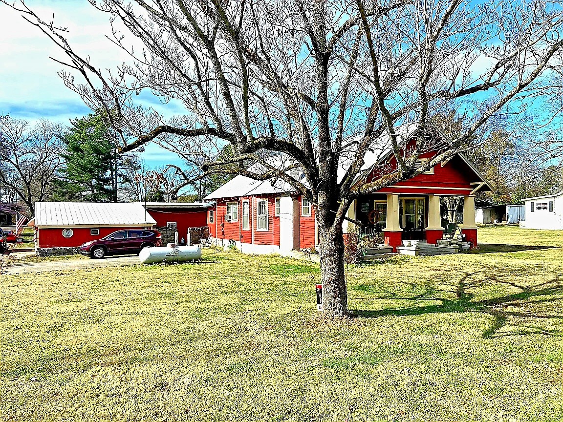 201 Maple Street Bell Buckle TN 37020