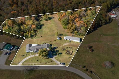 1971 Ridge Road Mc Ewen TN 37101