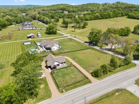 2104 Williamsport Pike Columbia TN 38401