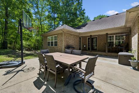 1676 Center Star Road Columbia TN 38401