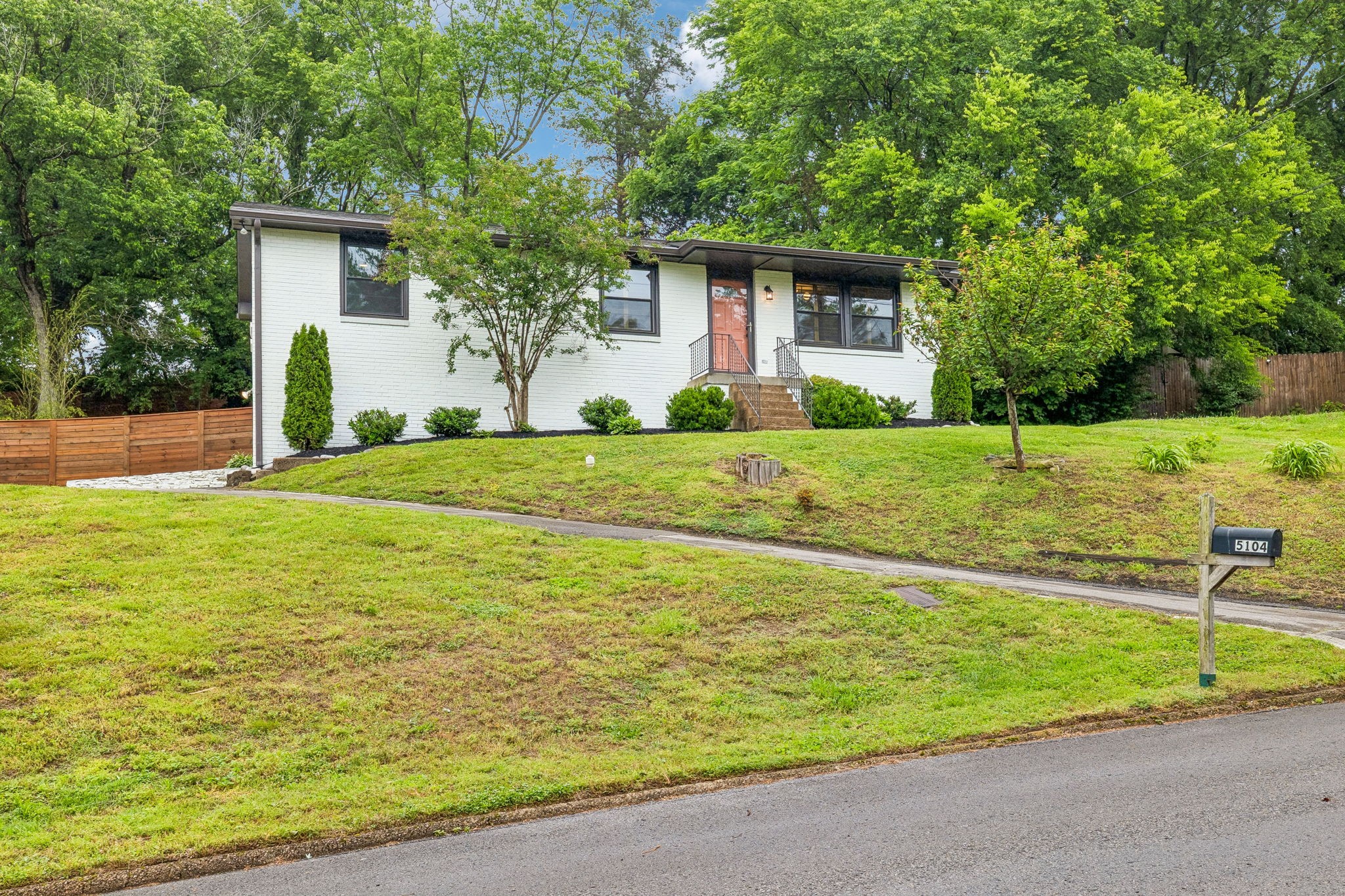 5104 Greentree Drive Nashville TN 37211