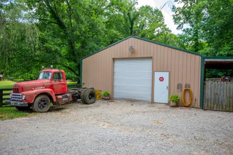 2452 Greens Mill Road Columbia TN 38401