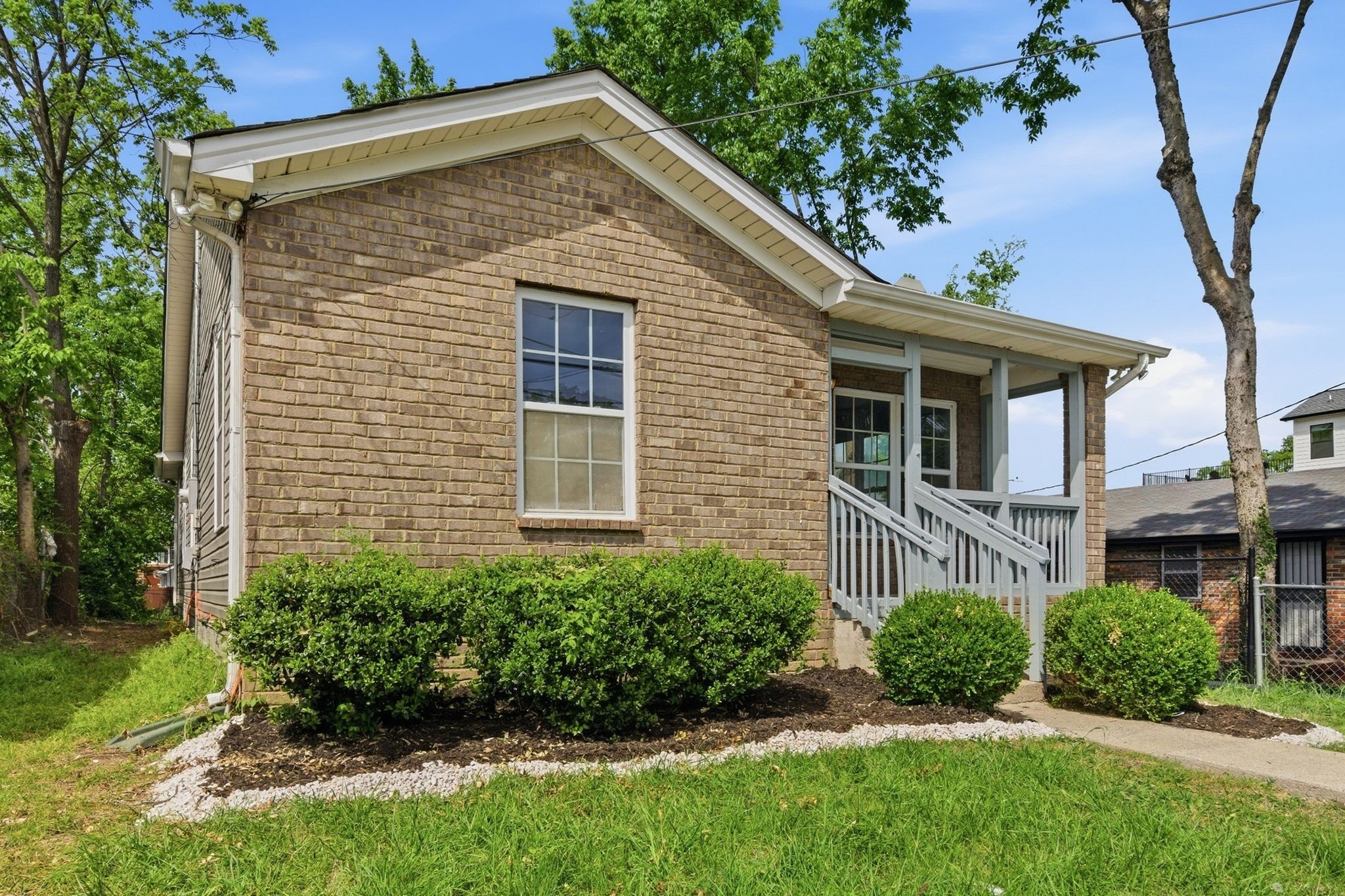 737 25th Ave, N Nashville TN 37208