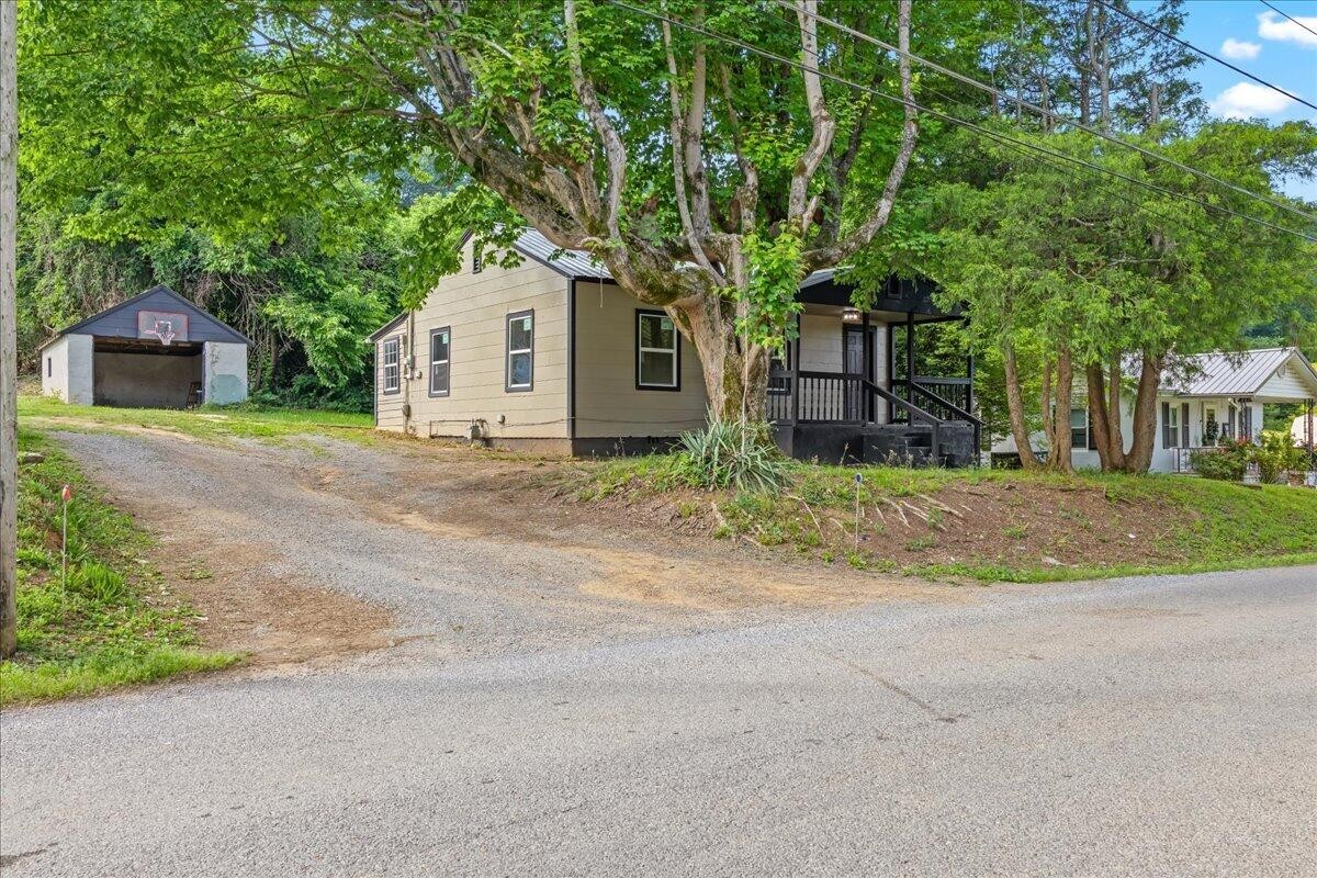 307 W Farrell Street Niota TN 37826