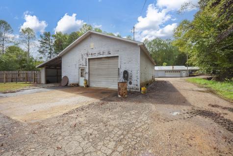 9475 Highway 100 Scotts Hill TN 38374