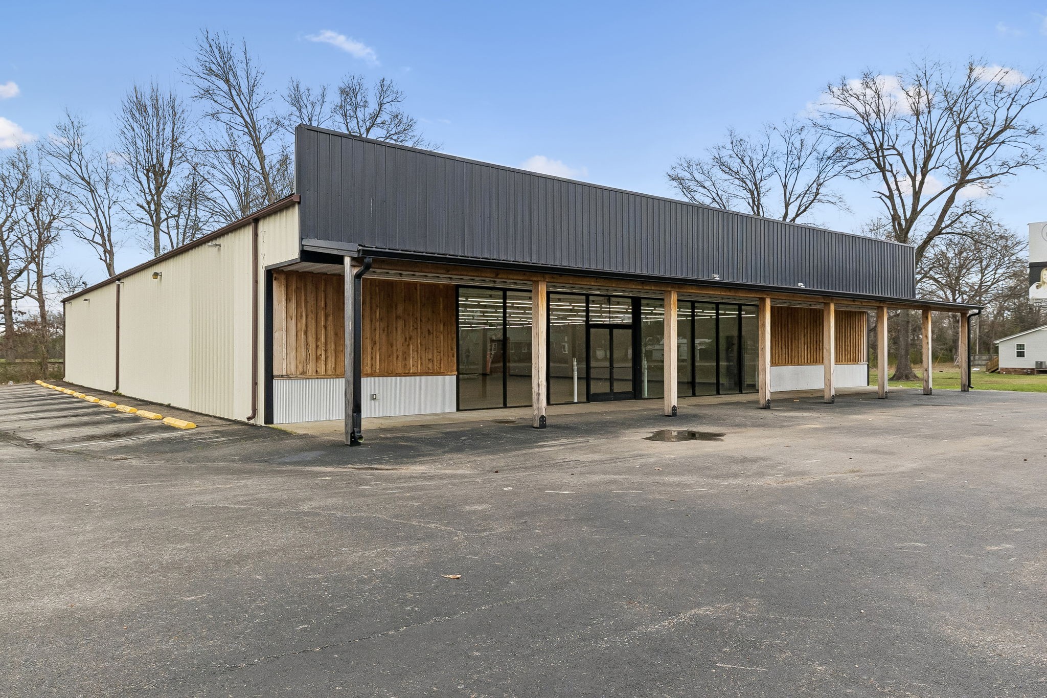 9090 Us Highway 70, E Mc Ewen TN 37101