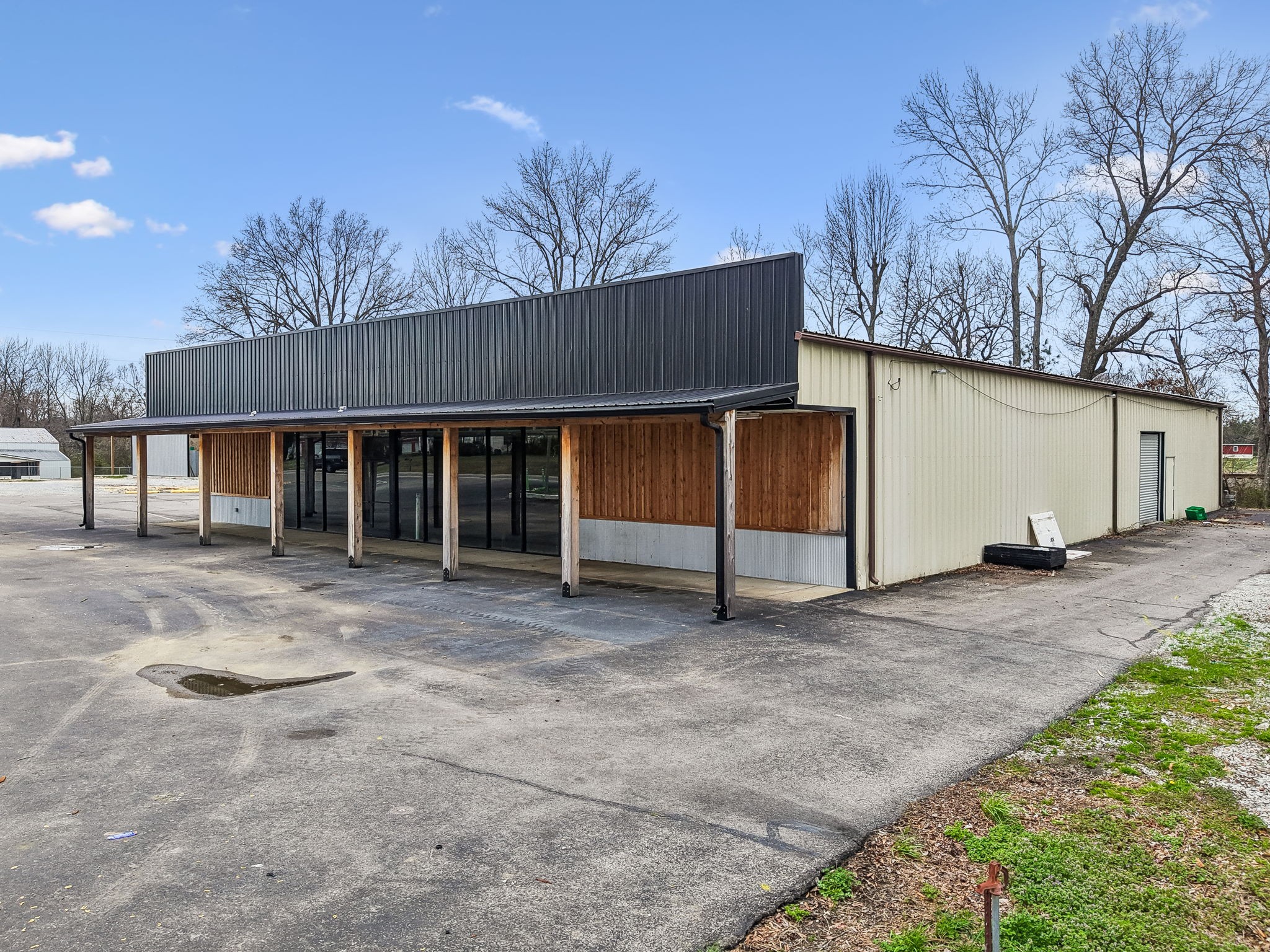 9090 Us Highway 70, E Mc Ewen TN 37101