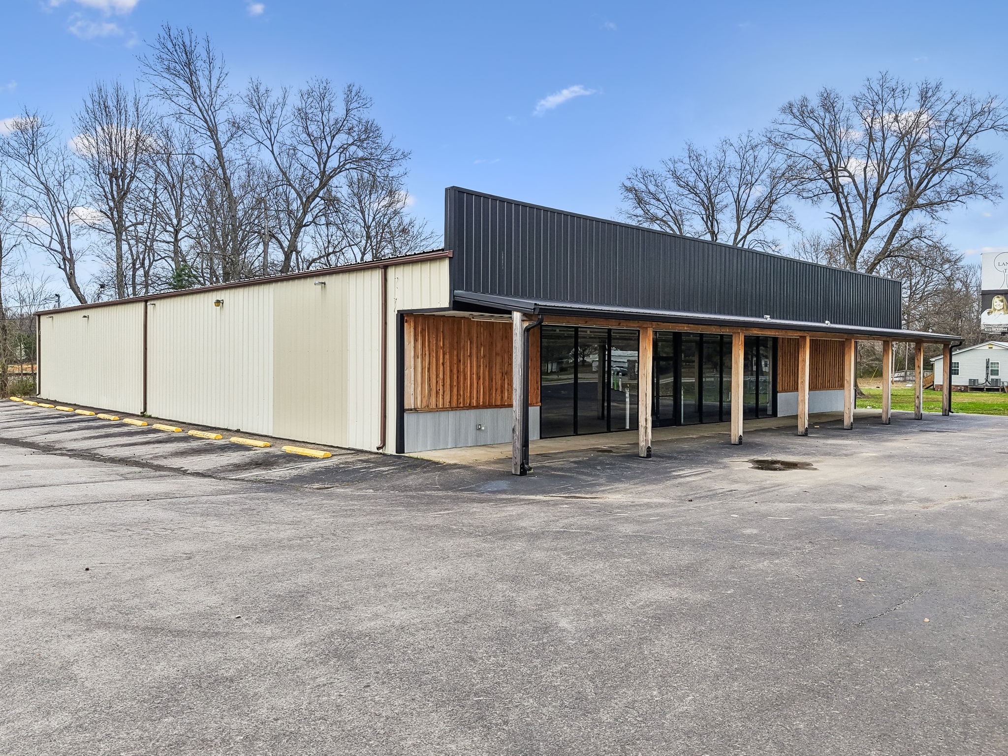 9090 Us Highway 70, E Mc Ewen TN 37101