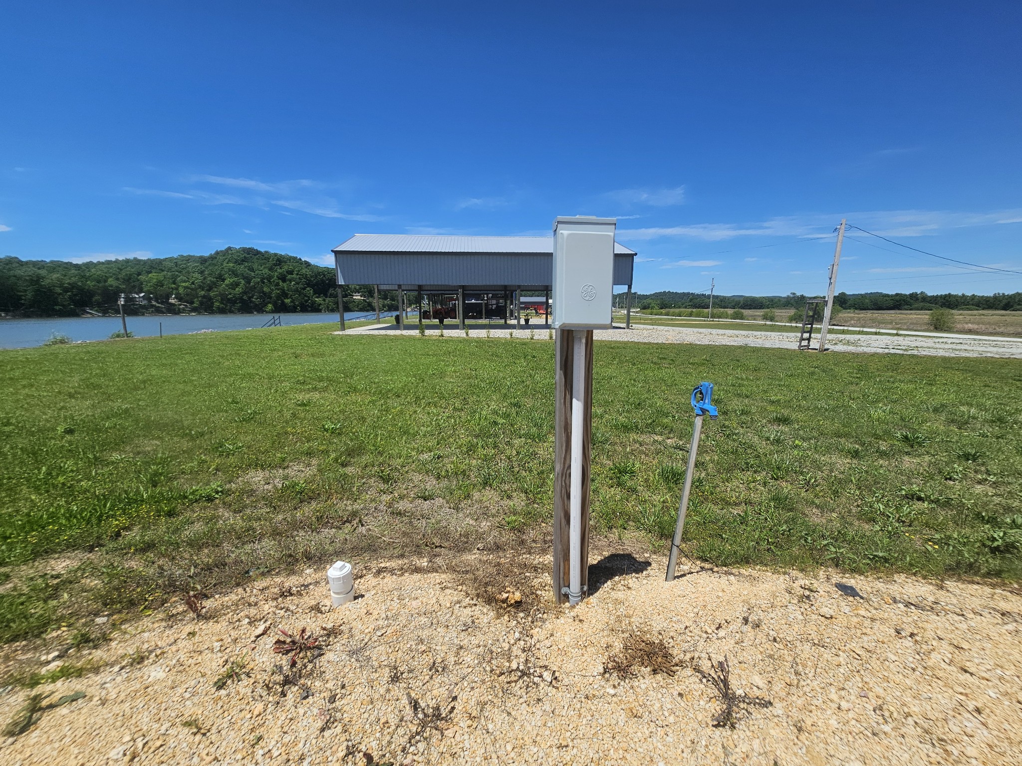 1685 Hardin Bottom River Road Clifton TN 38425