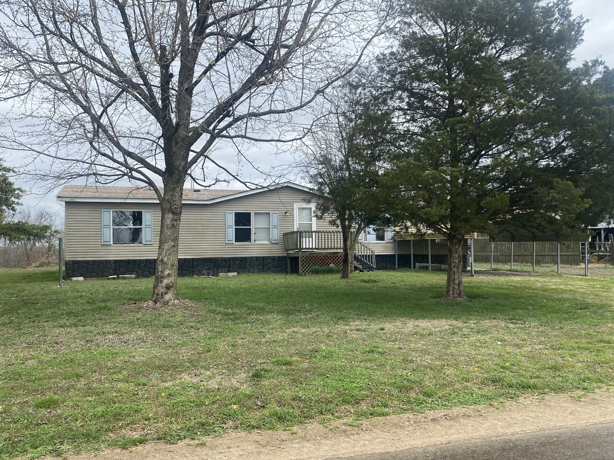 42 Oaks Road Ethridge TN 38456