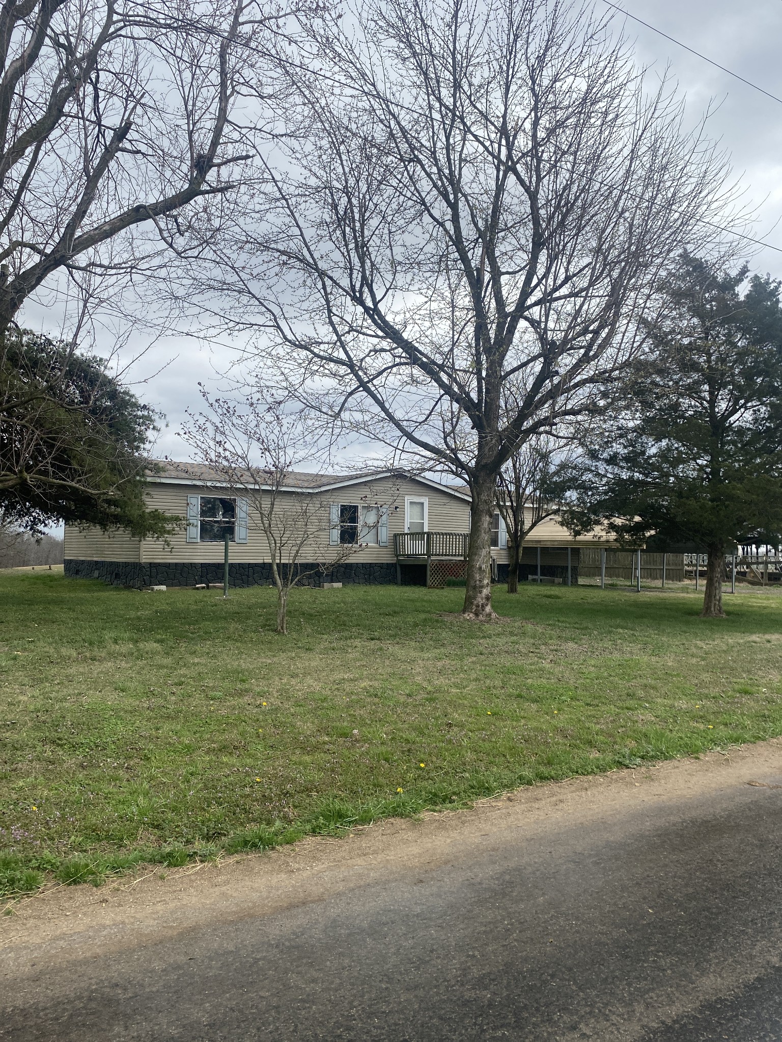 42 Oaks Road Ethridge TN 38456