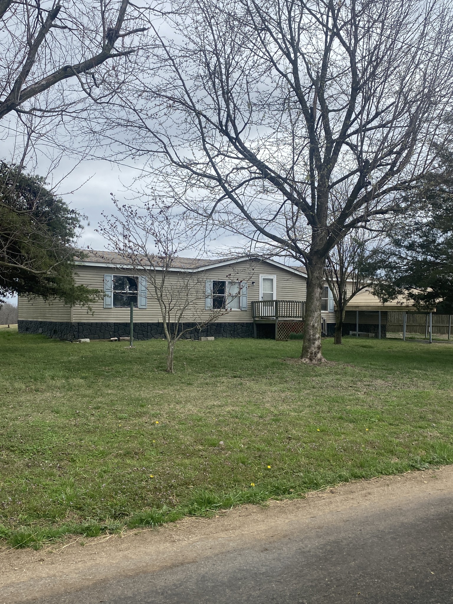 42 Oaks Road Ethridge TN 38456