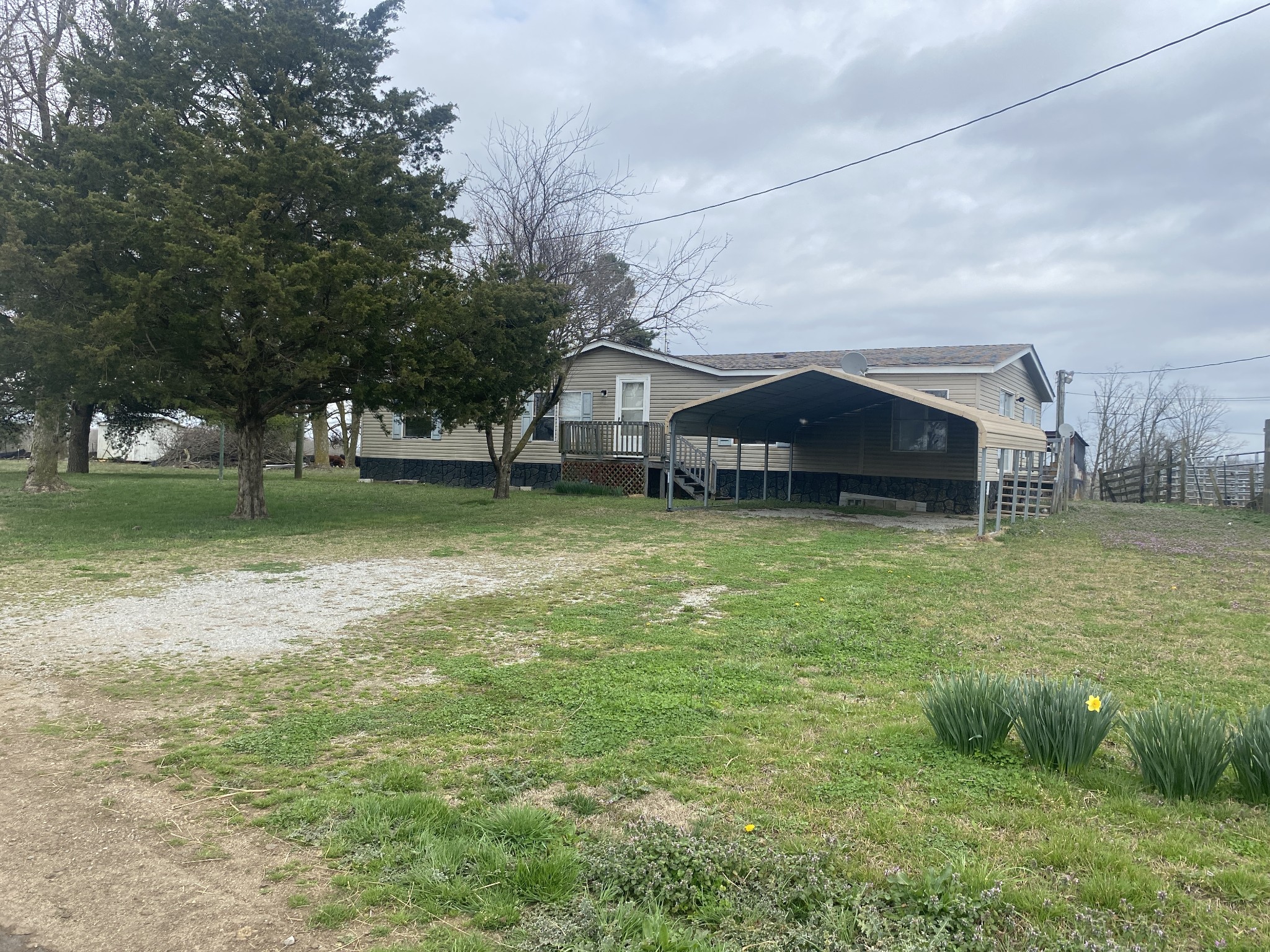 42 Oaks Road Ethridge TN 38456