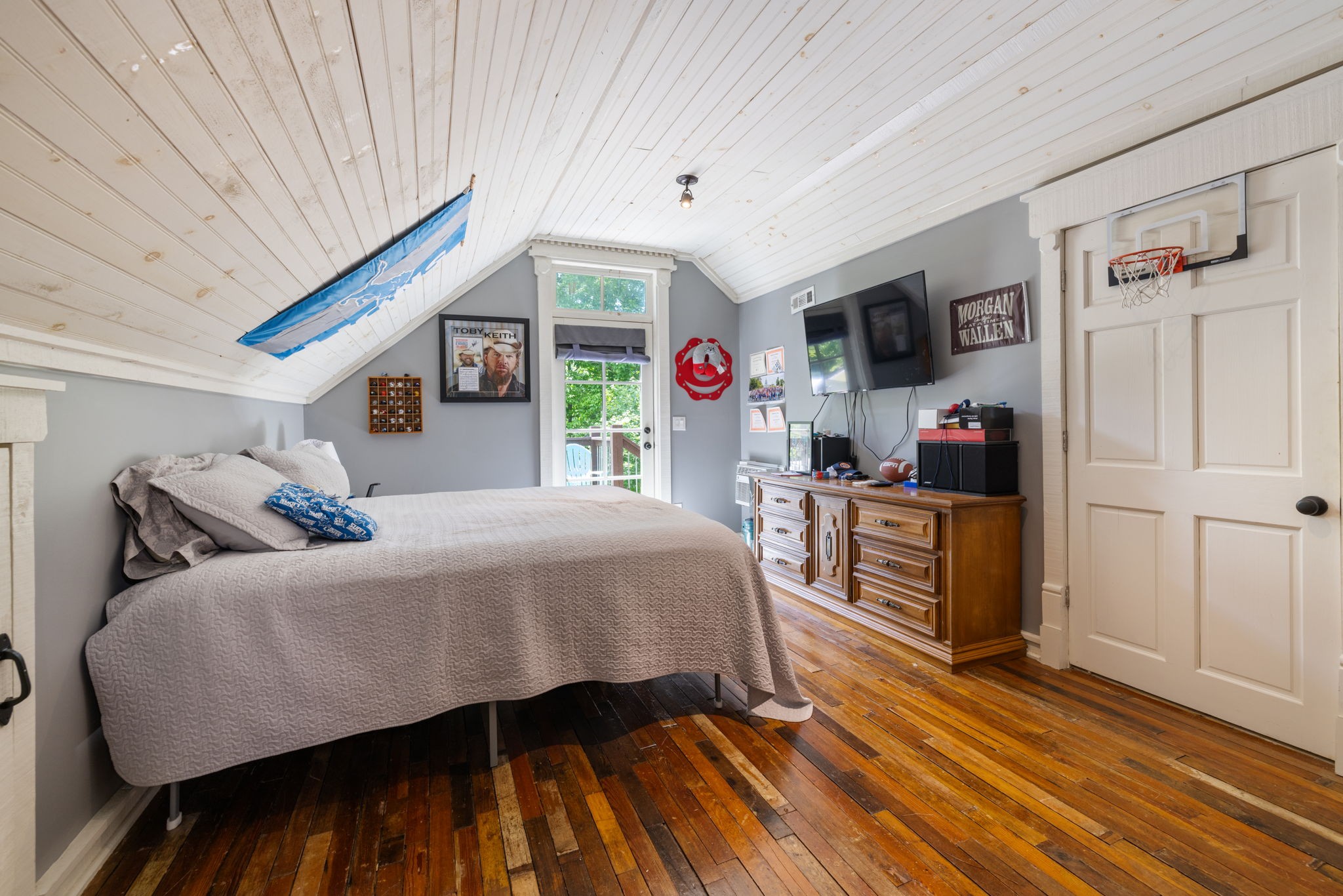 7646 Highway 100 Bon Aqua TN 37025