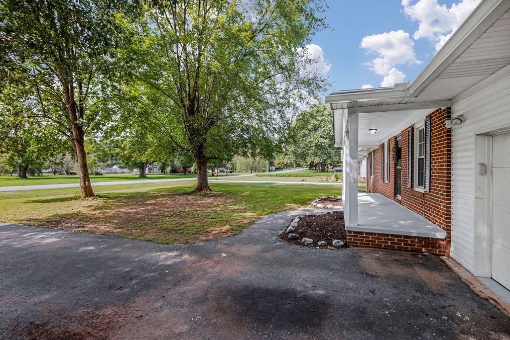 396 Jefferson Avenue Sparta TN 38583