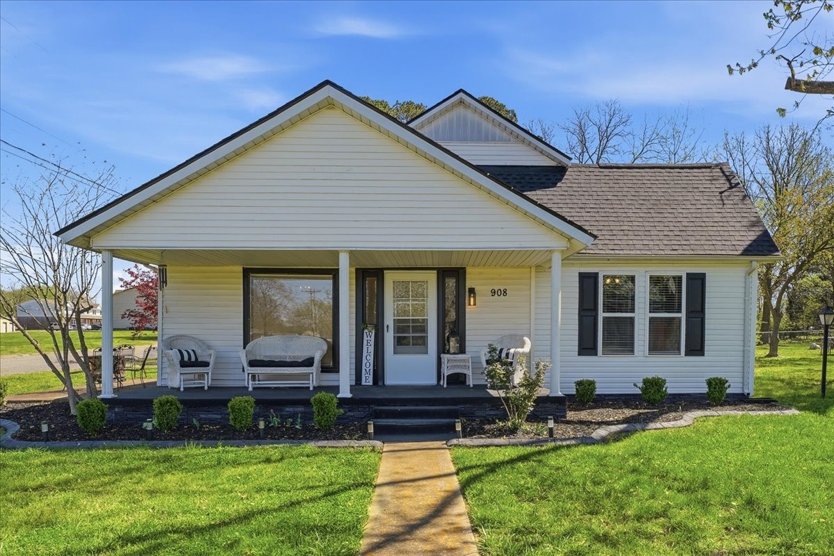 908 Smith Avenue Lawrenceburg TN 38464