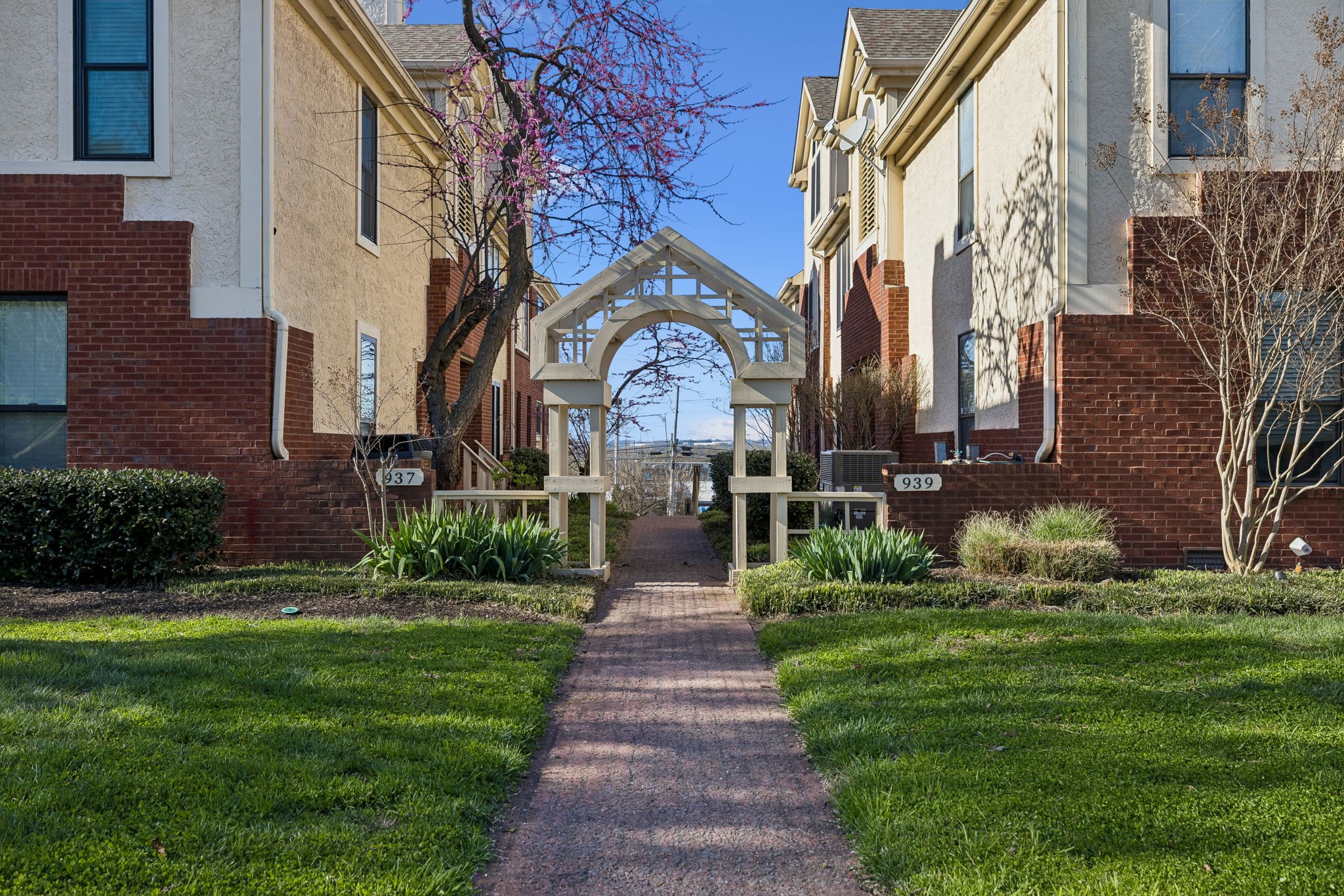 939 Russell Street Nashville TN 37206