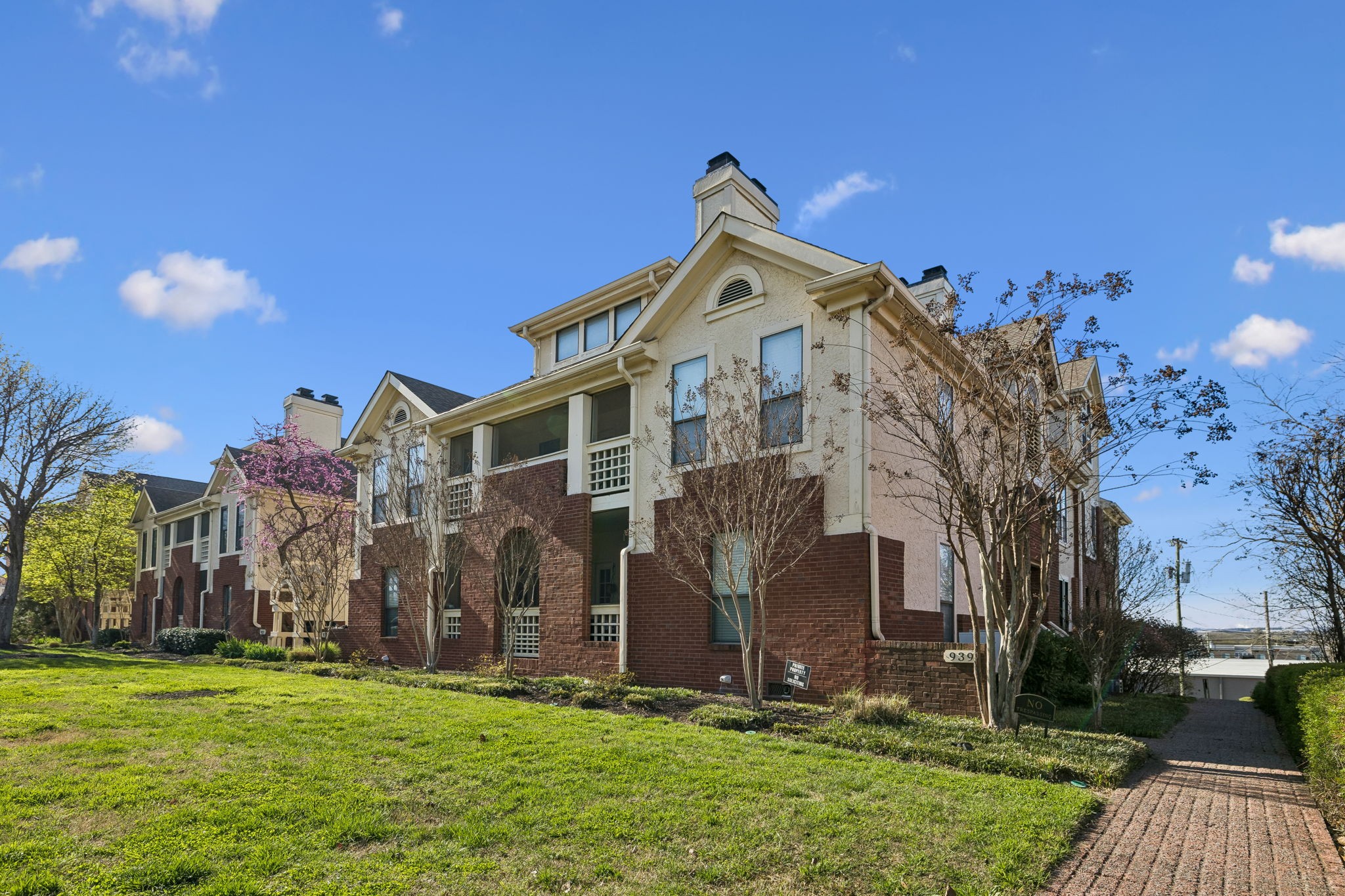 939 Russell Street Nashville TN 37206