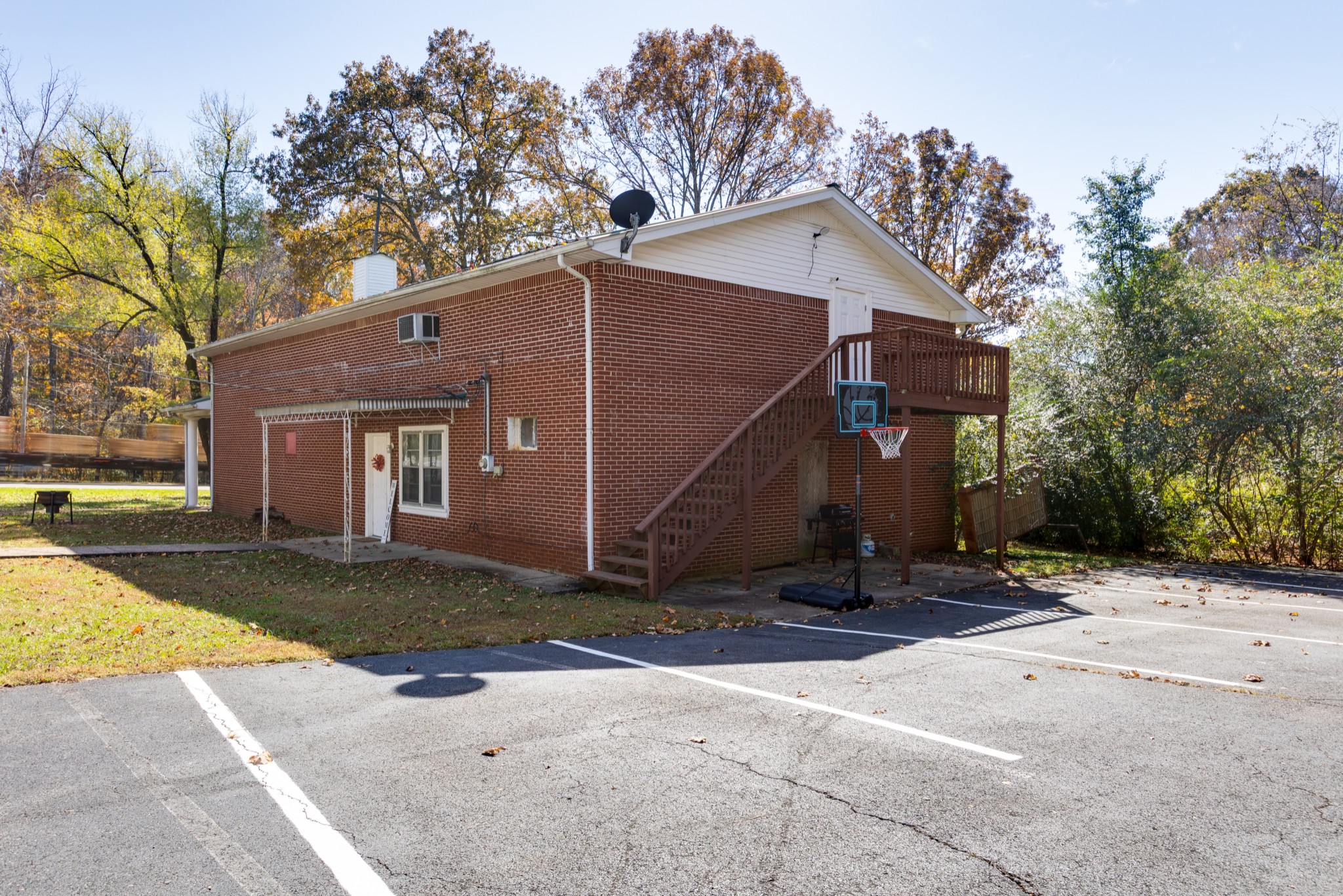 4479 Highway 100 Lyles TN 37098