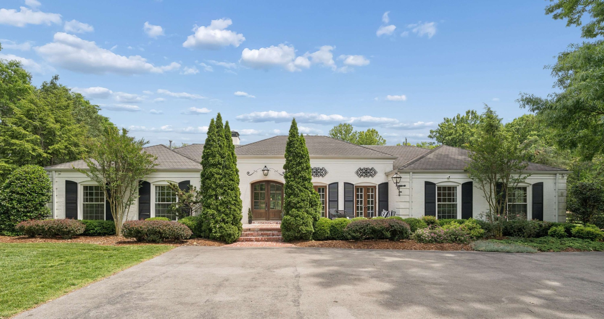6238 Hillsboro Pike Nashville TN 37215