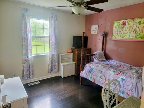 835 Old Nashville Highway Mc Ewen TN 37101