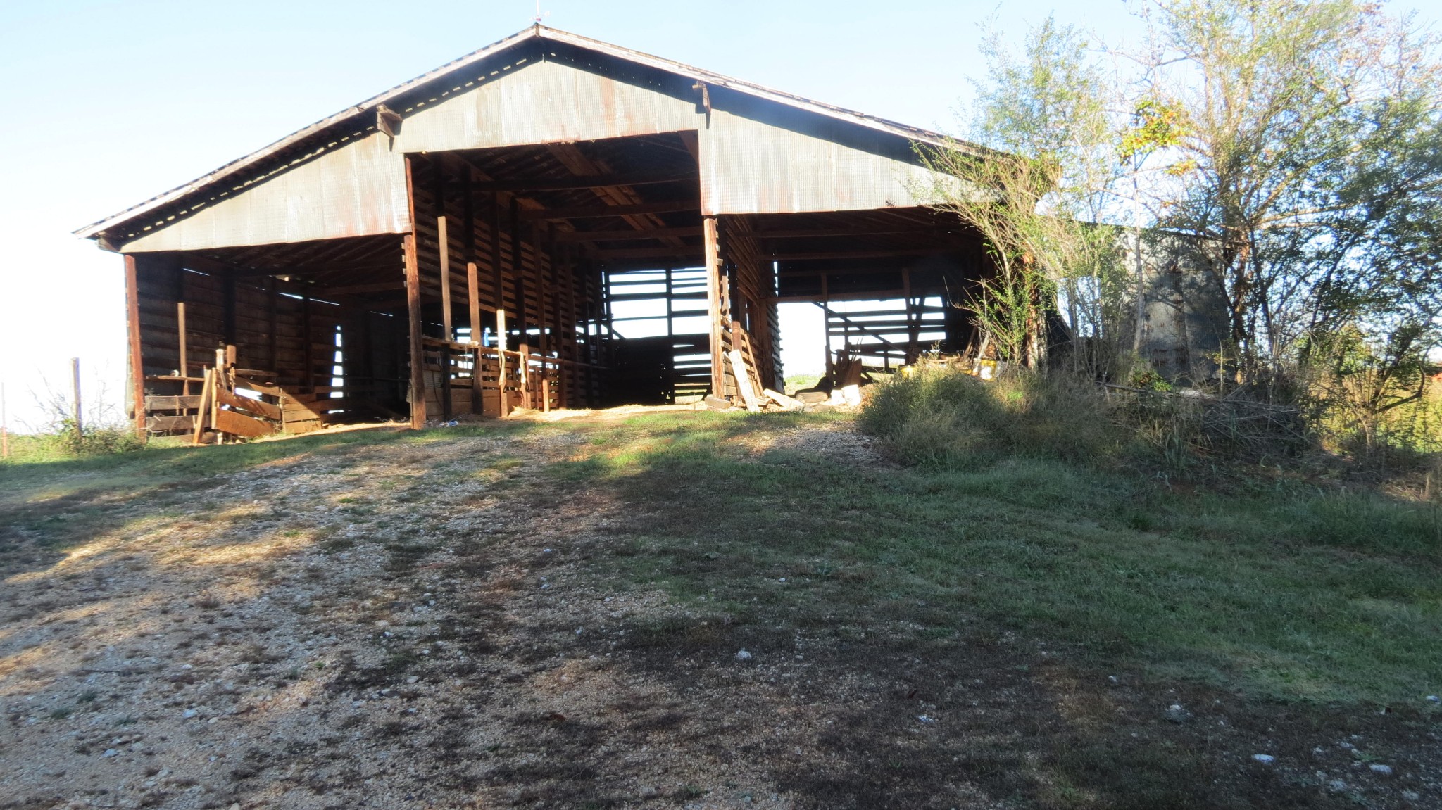 562 Roach Road Decaturville TN 38329