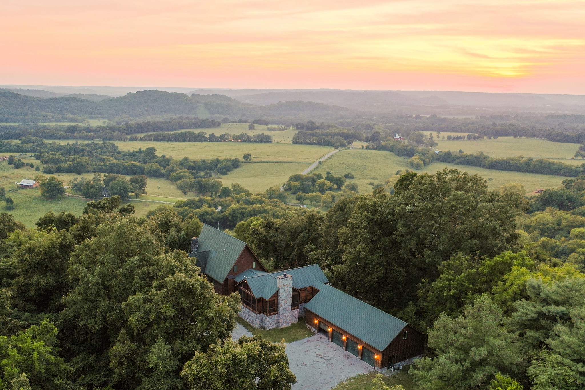 4059 Jimmy Gray Robinson Road Williamsport TN 38487