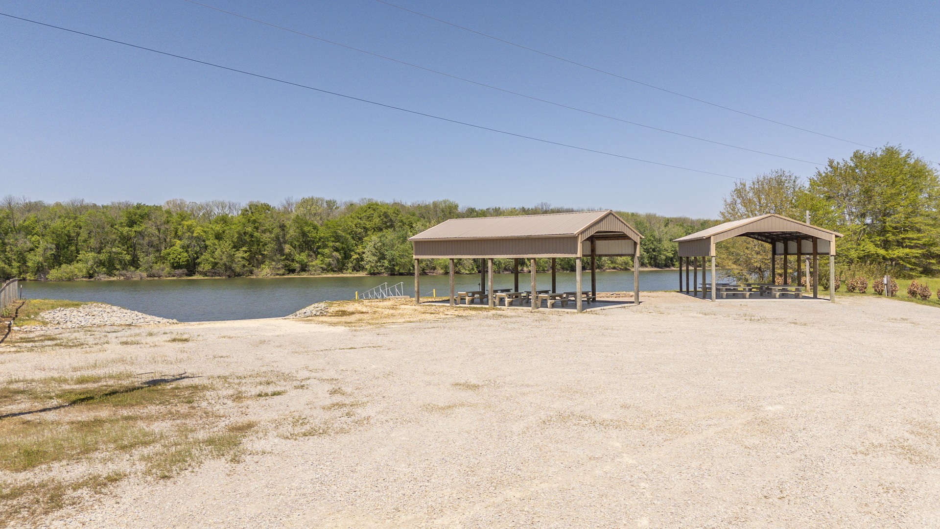 1695 Hardin Bottom River Road Clifton TN 38425