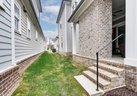 913 Dauphine Street Nashville TN 37221