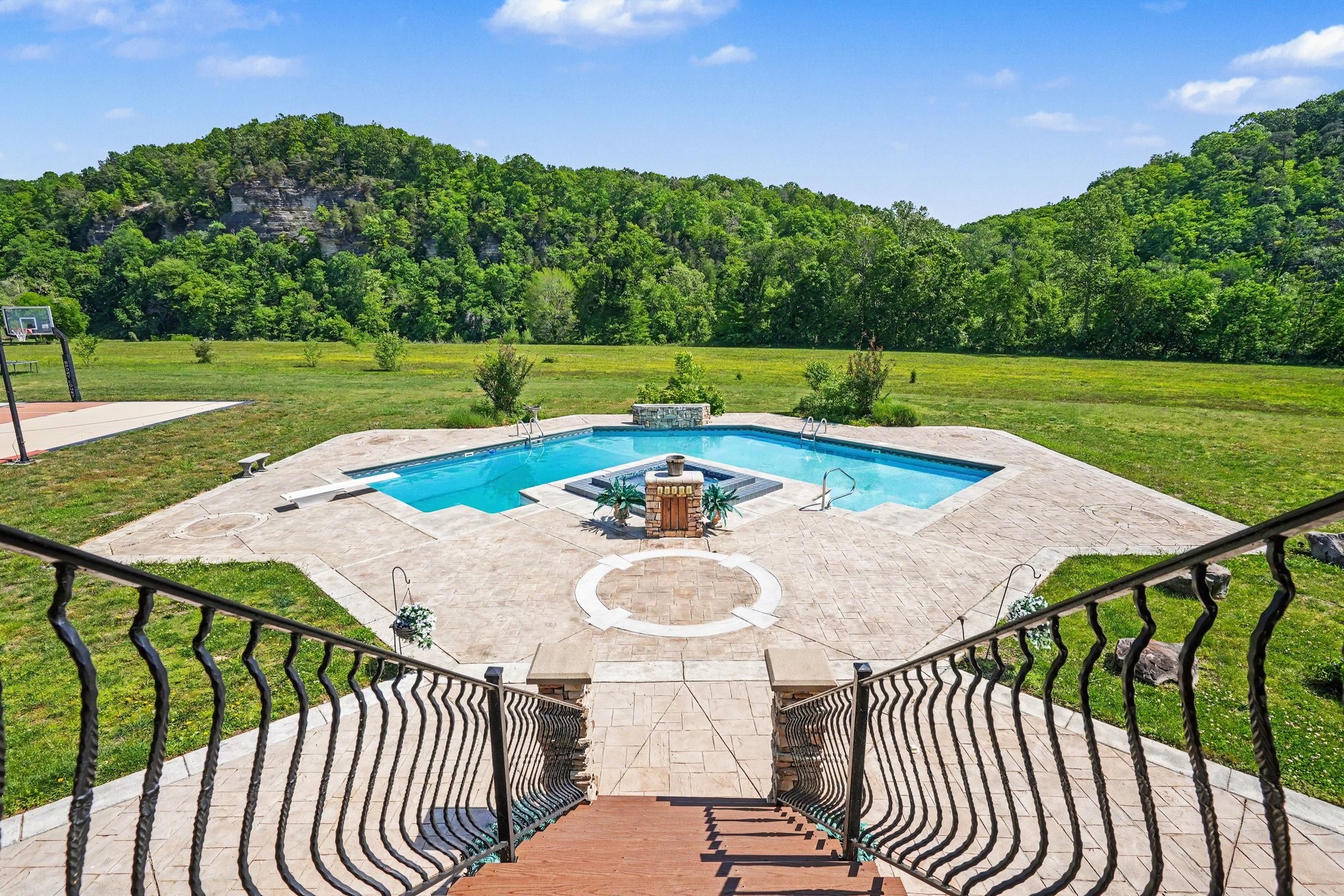 7699 N County Line Road Fairview TN 37062