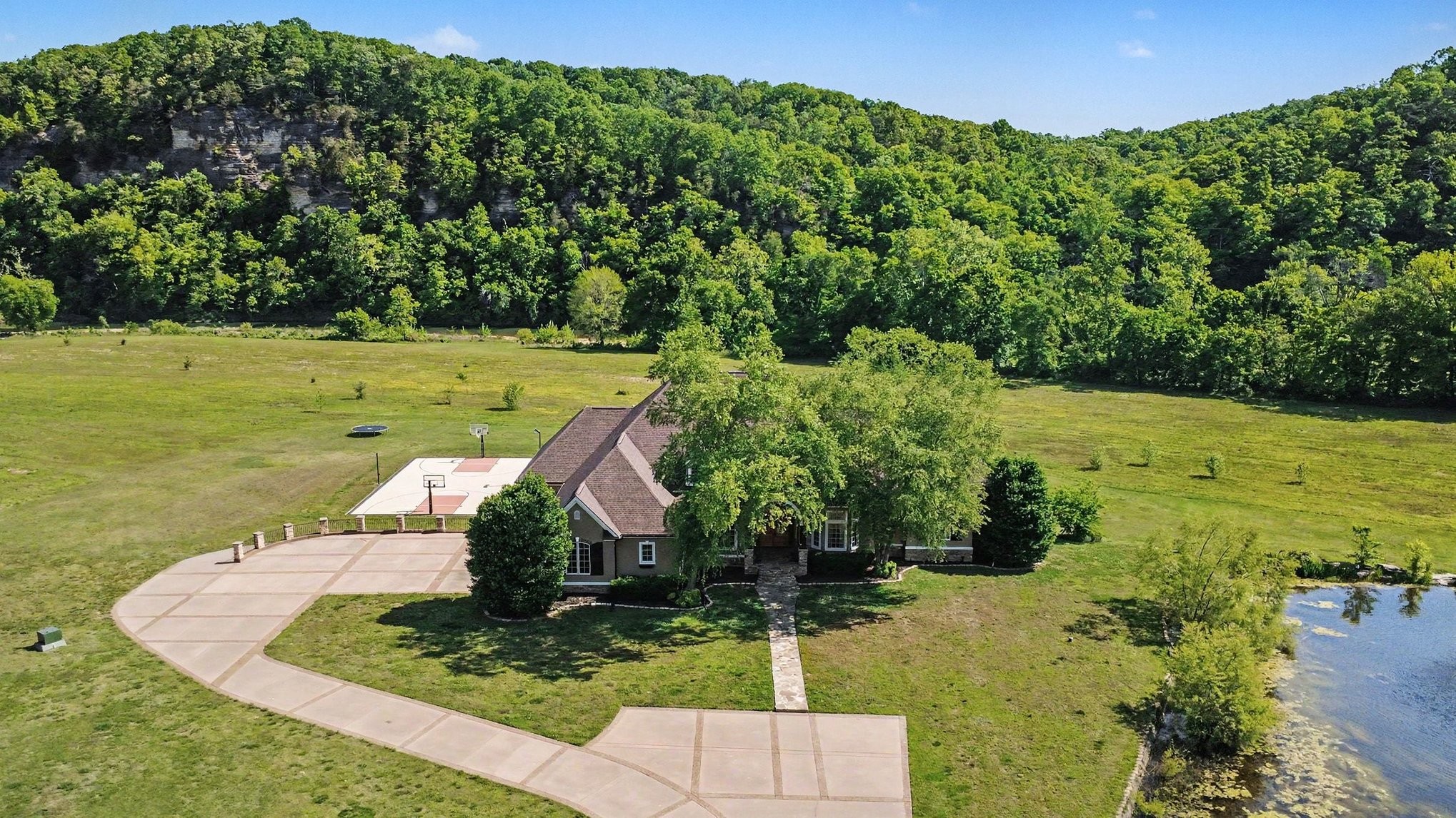 7699 N County Line Road Fairview TN 37062