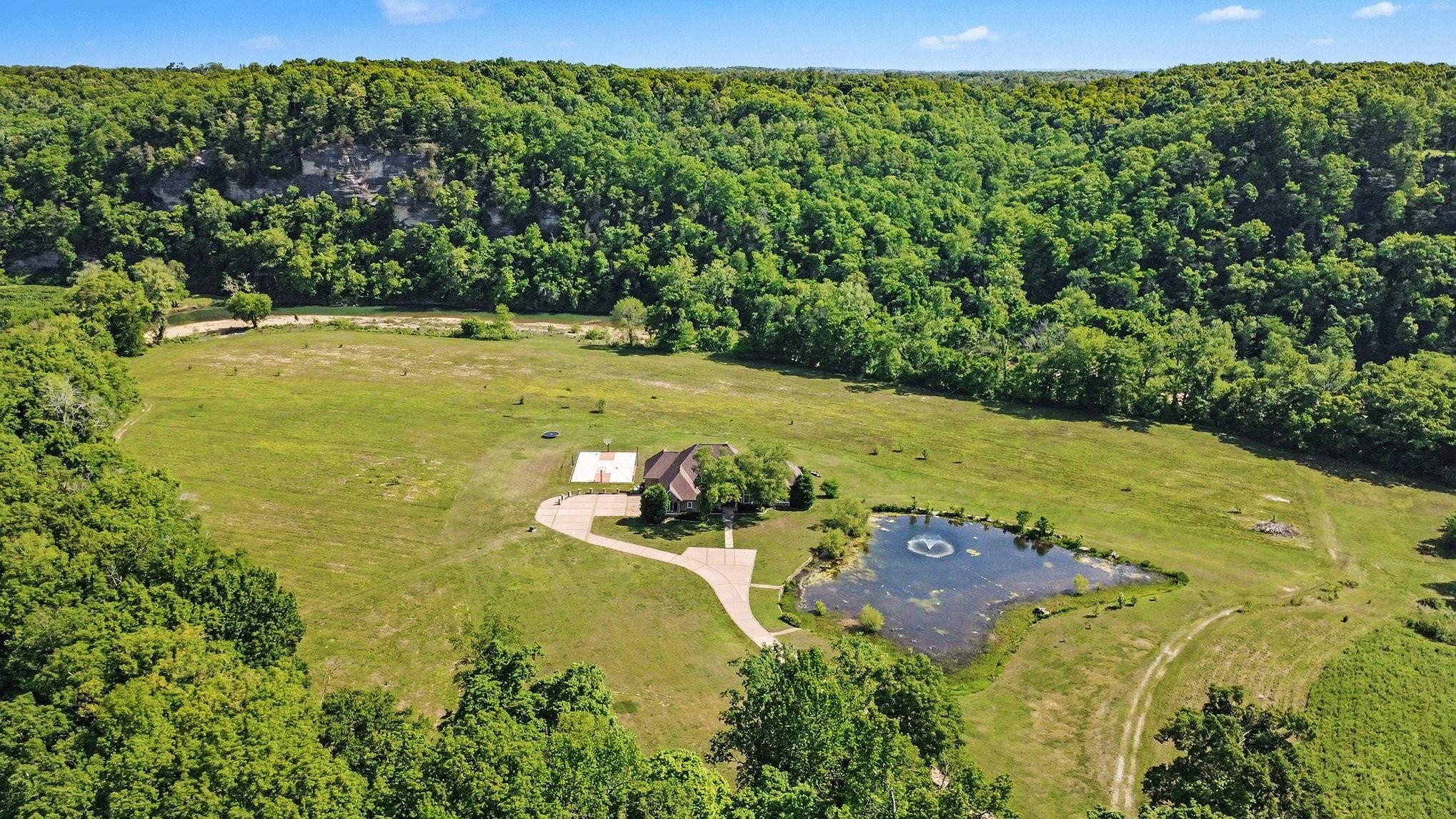 7699 N County Line Road Fairview TN 37062