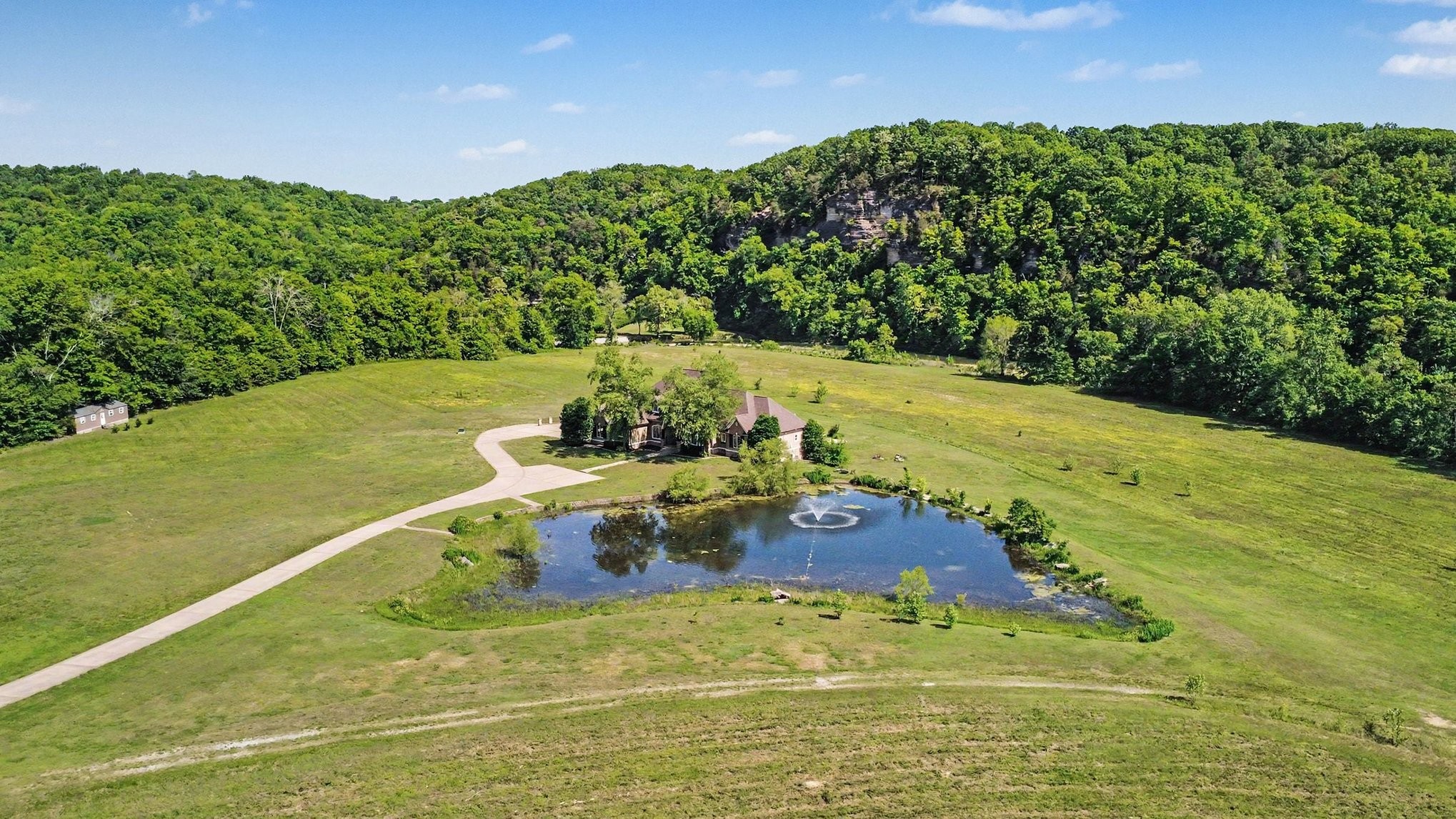 7699 N County Line Road Fairview TN 37062