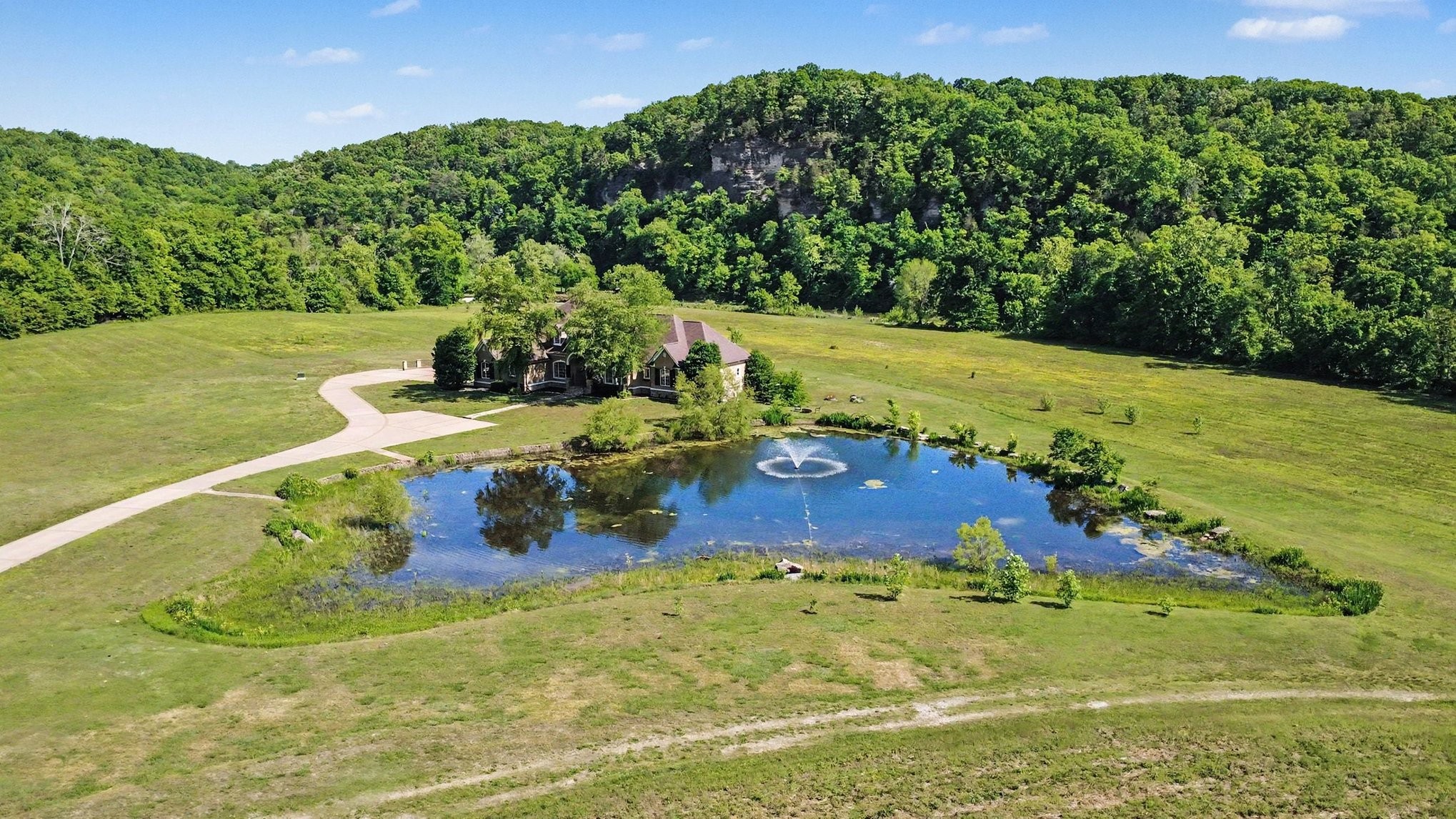 7699 N County Line Road Fairview TN 37062