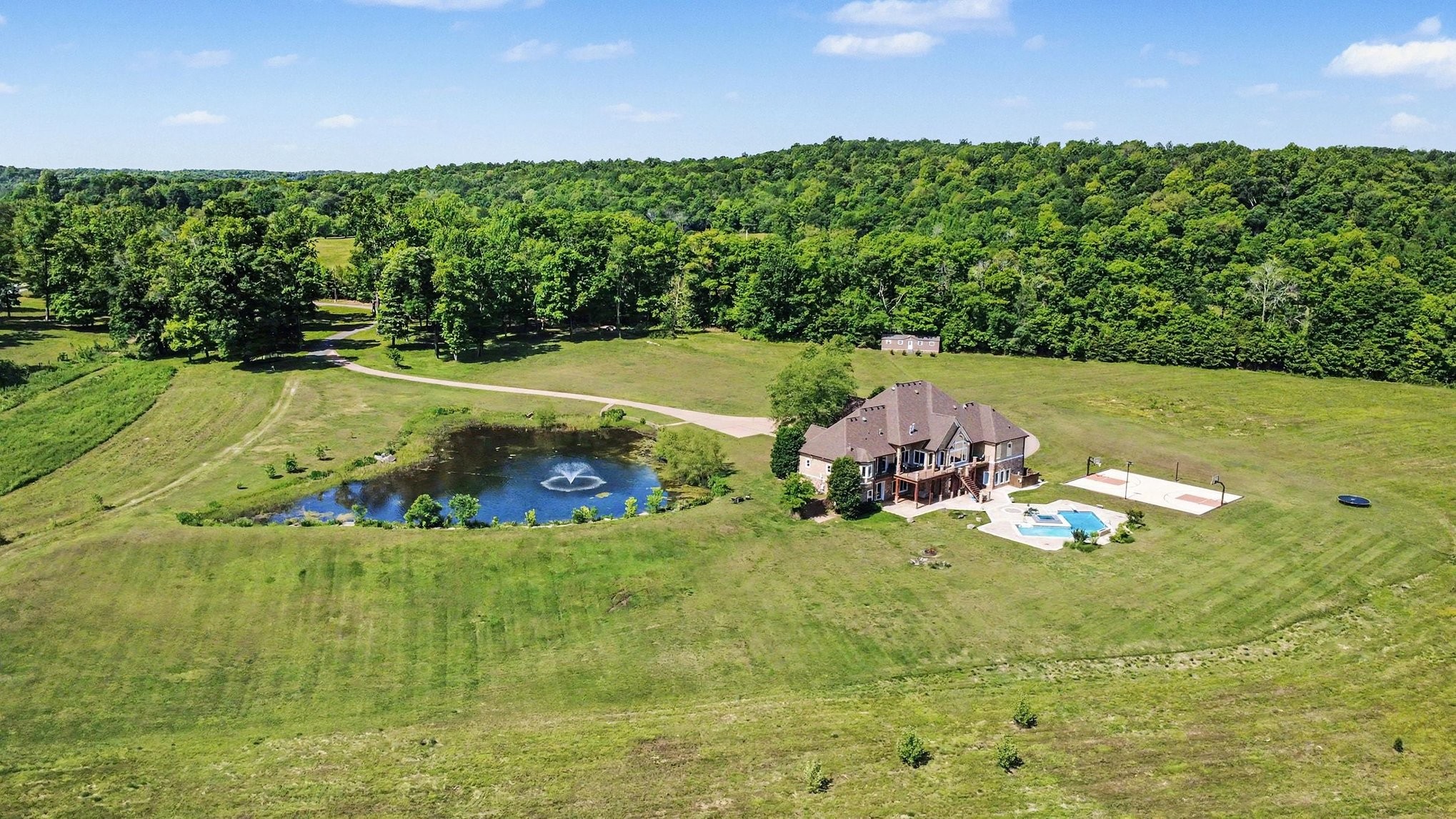 7699 N County Line Road Fairview TN 37062