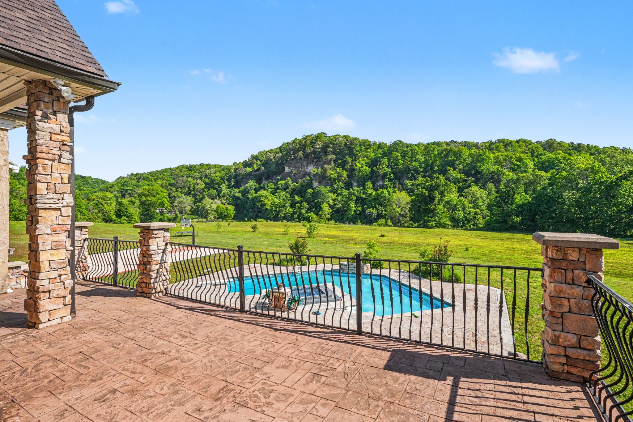 7699 N County Line Road Fairview TN 37062